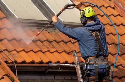Démoussage et hydrofuge de toiture à Monpezat