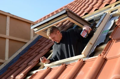 Pose de fenêtres de toit Velux à Monpezat